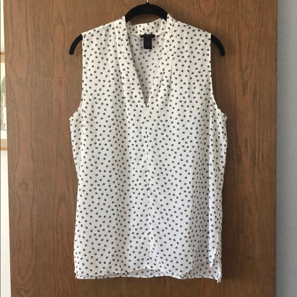 Patterned sleeveless blouse